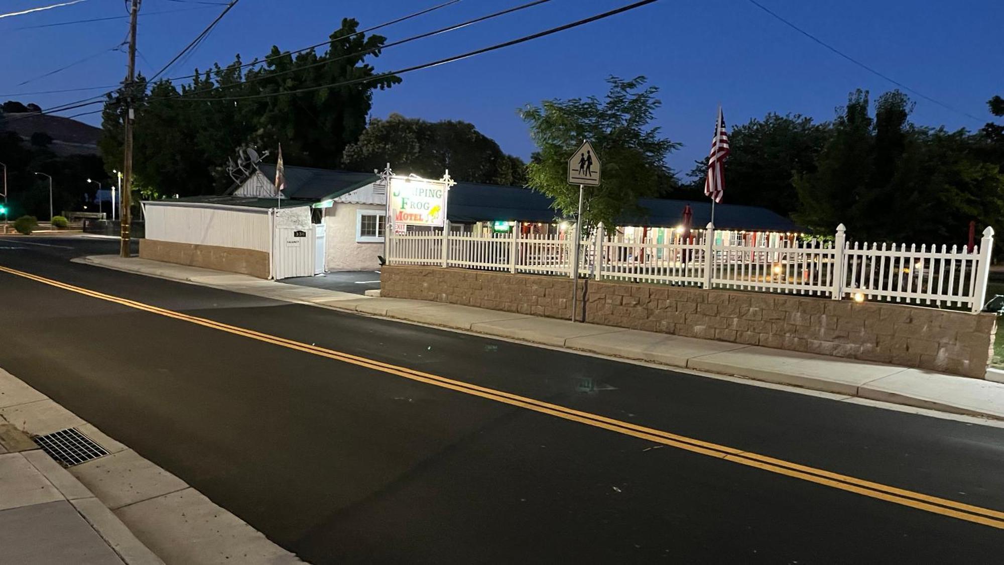 Jumping Frog Motel Angels Camp Exterior foto